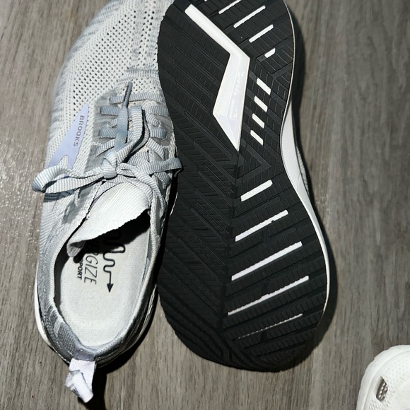 Brooks Running Sneakers - Picture 3 of 6